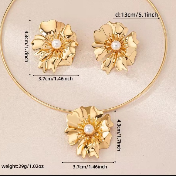 ZARA lux unique Gold Floral Pearl Earrings - Picture 2 of 5